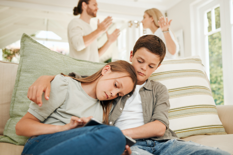 Tri teme koje RODITELJI nikada ne smeju da spomenu pred DECOM – posledice mogu biti trajne!