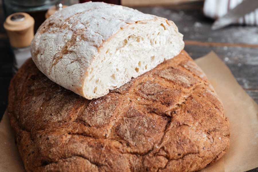 Dodajte samo JEDNU kašiku i hleb će biti mekan i posle 4 dana - isprobajte TRIK domaćice iz Subotice