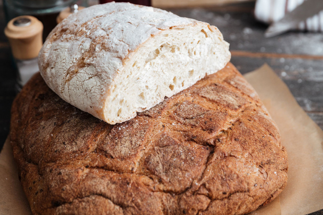 Dodajte samo JEDNU kašiku i hleb će biti mekan i posle 4 dana - isprobajte TRIK domaćice iz Subotice