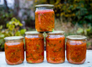 Domaća LOVAČKA SALATA bez konzervansa: Zimnica koja je bolja i od ajvara