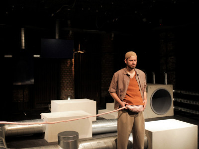 U predstavi igraju: Natalija Stepanović, Dragana Đukić, Ivan Jevtović i Marko Grabež.