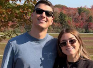 Romantična fotografija pretvorila se u horor - vidi li još neko ovaj jeziv lik? (FOTO)