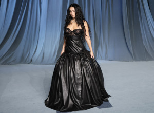 Ovo je balska haljina koja je zaludela slavne dame, a osvojiće i vas!