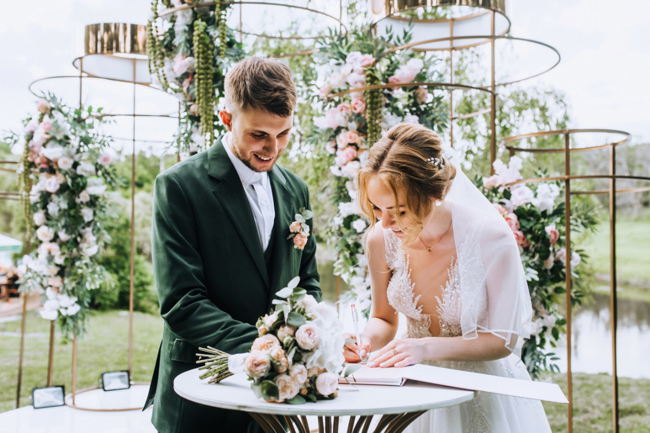 Da li MLADA treba da zadrži svoje PREZIME i u braku: Ja nisam ni dodala muževljevo, udata sam, nisam kupljena!