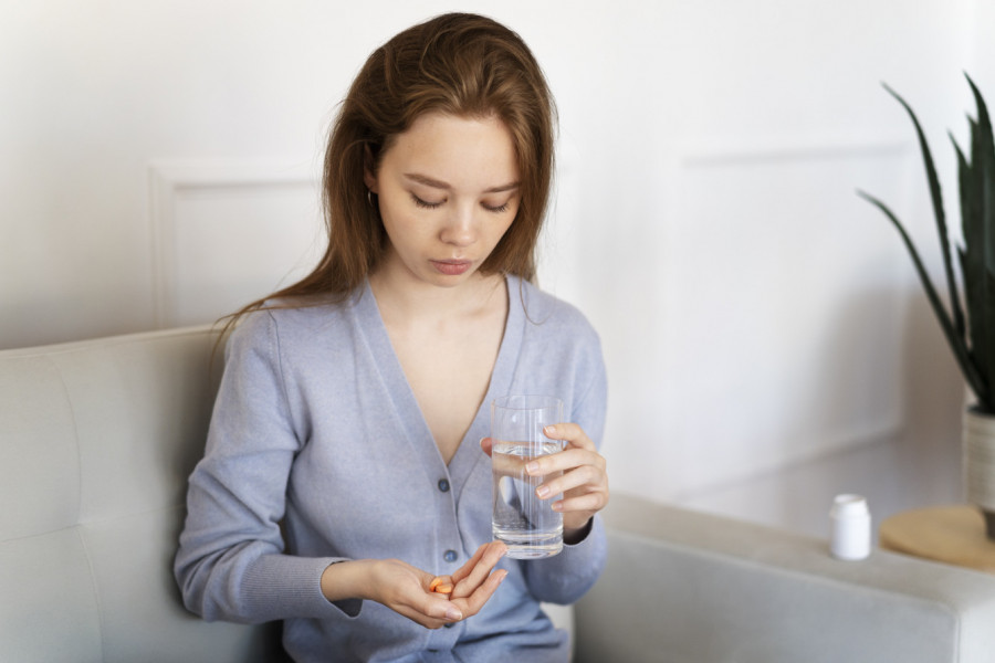 Položaj tela dok PIJETE LEK može drastično da ubrza njegovo delovanje - saznajte kako!