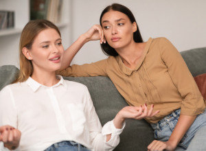 LAŽNI PRIJATELJI uvek koriste ovih 5 fraza kako bi vam se umilili - budite na oprezu, takvi vam ne žele dobro!