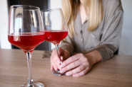 Ovoliko alkohola dnevno drastično povećava rizik od smrtonosnog moždanog udara