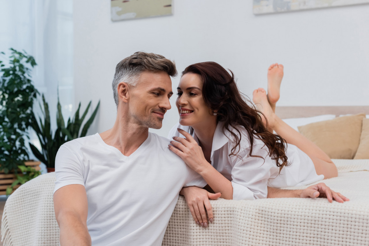 Ovo je ISTINA o intimnim odnosima posle četrdesete: Pršti strast, intenzivniji vrhunac, a evo šta se dešava sa MUŠKARCIMA!