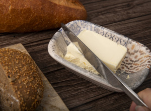 Napravite domaći puter za 7 minuta i od DVA SASTOJKA - a koštaće vas 250 dinara