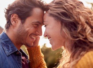 Ljudi koji se zaljubljuju u ideju o nekome, a ne u stvarnu osobu, uvek osećaju ovih 5 stvari