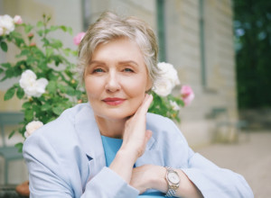 Zašto izgledate UMORNO: 4 najčešće GREŠKE u šminkanju koje prave žene posle 40. godine