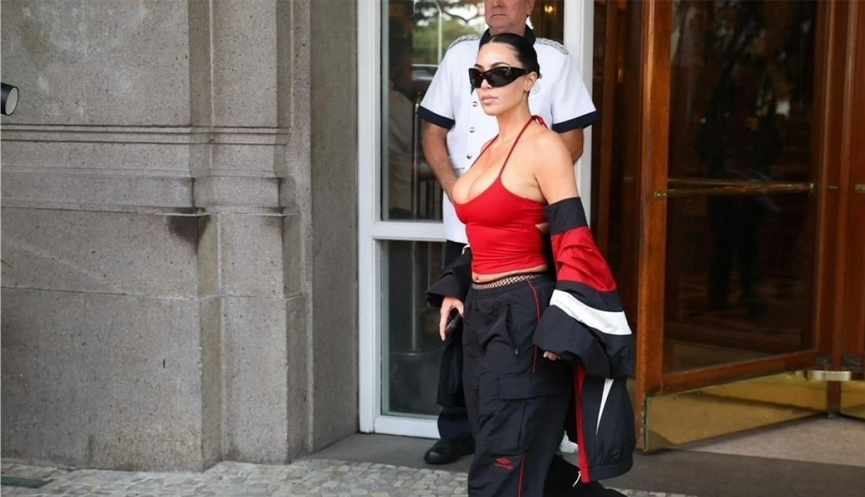 Da li je ovo PREVIŠE? Neprikladan izbor obuće Kim Kardašijan zbunio je čak i prolaznike (FOTO GALERIJA)