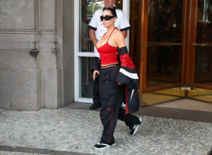 Da li je ovo PREVIŠE? Neprikladan izbor obuće Kim Kardašijan zbunio je čak i prolaznike (FOTO GALERIJA)