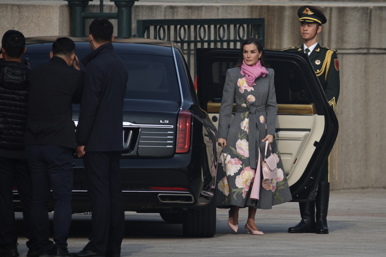 Kaput-haljina kraljice Leticije je najlepši komad koji smo videli na njoj ove godine