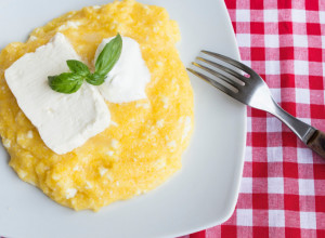 Zdrav i brz doručak: Palenta sa sirom - ukusno jelo koje preporučuju nutricionisti