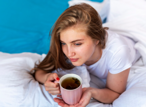 Popijte ovaj NAPITAK pred odlazak u krevet i spavaćete celu noć kao beba!