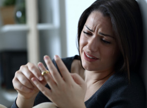 Sa 52 godine postala sam BESKUĆNICA sa četvoro dece: Ispovest žene koja se podigla iz PEPELA!