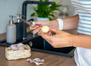 Tamara je svakog dana jela BELI LUK: Desile su joj se 4 zapanjujuće promene, a eksperiment se završio NEOČEKIVANO