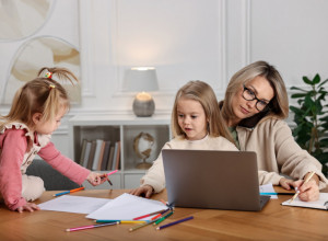 Prestanite da se mučite: Evo kako pametne ŽENE uspevaju da naprave balans između POSLA i porodice