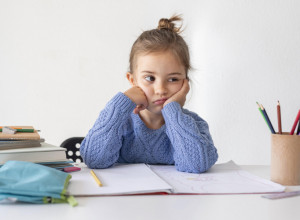 Mislite da detetu uvek treba da osmislite svaki trenutak: Grešite, evo zašto je dosada dobra za mališane