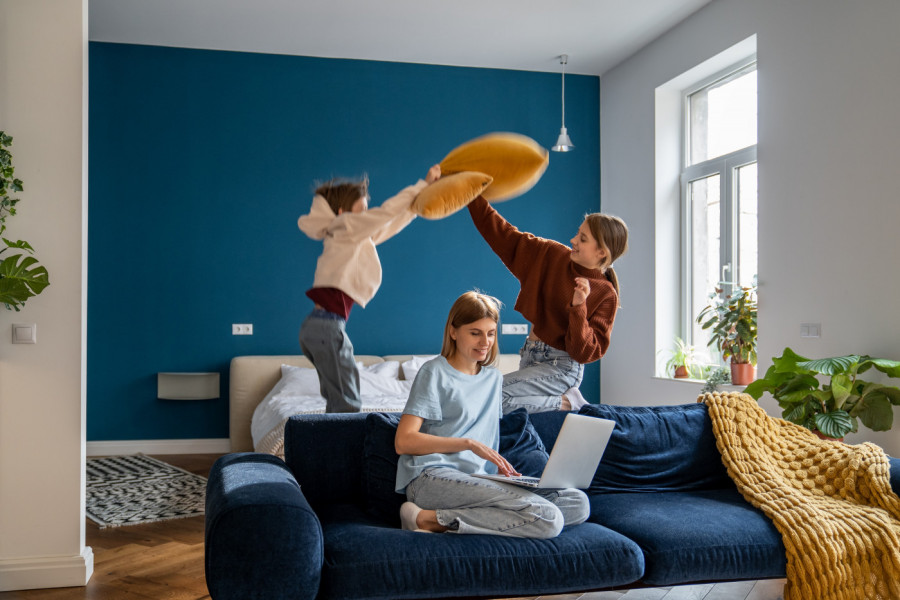 Rad od kuće sa decom: Kako preživeti haos i sačuvati razum - saveti koji zaista pomažu