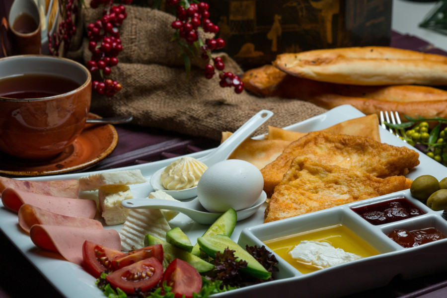 Kardiolozi UPOZORAVAJU: Ove dve namirnice za doručak su POGUBNE za one koji se bore sa VISOKIM pritiskom