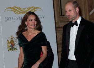 Haljina Kejt Midlton je idealan izbor za ženu njene visine: U boji u koju se kune i MELANIJA, modna ikona sve ODUVALA