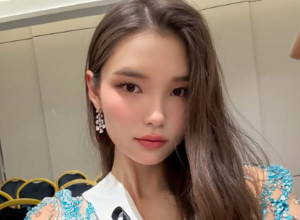 BRUKA ZA SRBIJU: Misica iz Mongolije prošetala u glomaznoj kreaciji koja nije ni nalik našoj nošnji