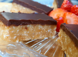 BOLJA je i od obične - BELA BAJADERA je najkremastiji sitni kolač koji morate imati na slavskom tanjiru