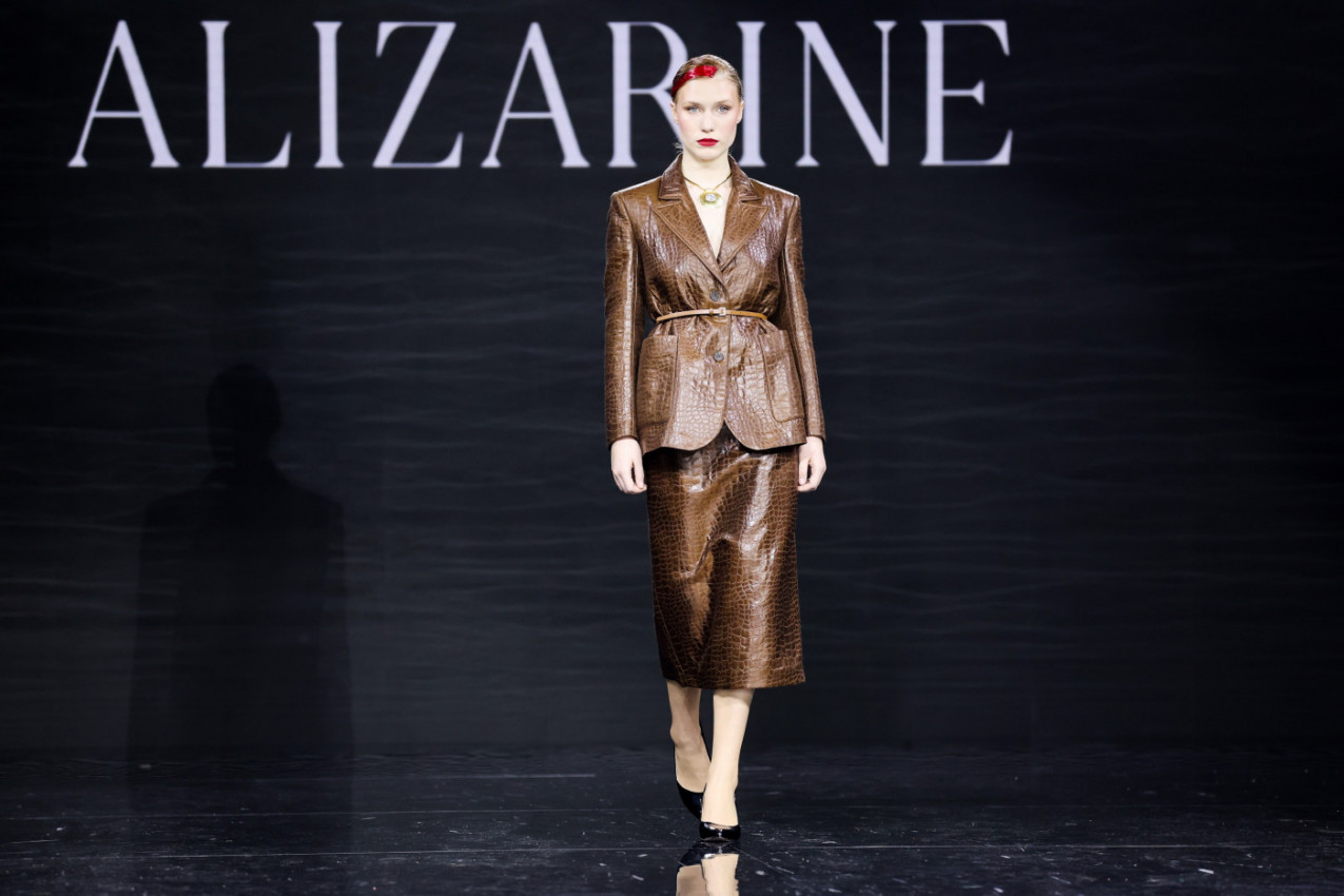 Ovakva suknja vas pretvara u MODNU IKONU: Uz kaput izgleda još MOĆNIJE i kao da je iz najekskluzivnijeg butika (FOTO)