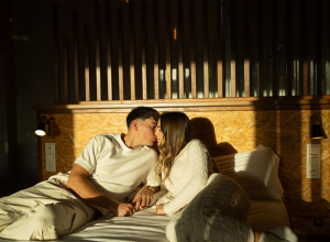 Najbolje DOBA DANA za vođenje ljubavi prema godinama: Šta kaže nauka i kako se telo menja kroz decenije