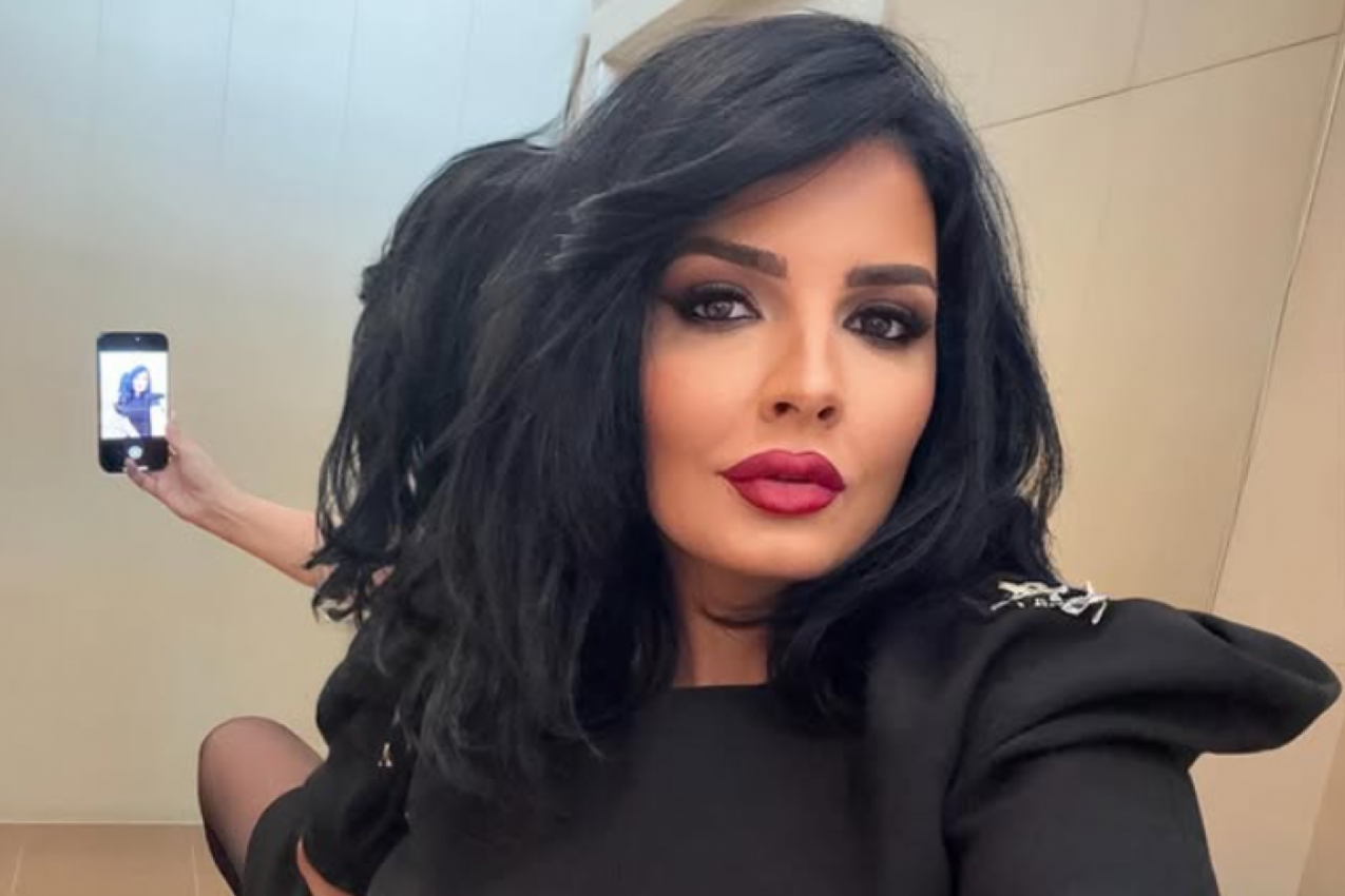 MILENI POPOVIĆ sako jedva prekrio haljinu, sevnula providna čipka - smela kombinacija koja je zapalila mreže (FOTO)