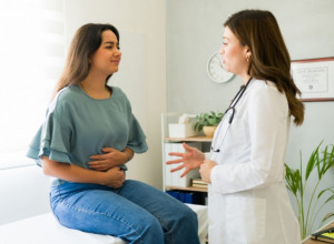 Lekari upozoravaju: 6 simptoma koju mogu ukazivati na rak debelog creva