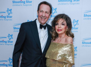 DŽOAN KOLINS otvoreno o braku sa 32 godine mlađim suprugom: Godine su samo broj, mogu i da ga izmorim! (FOTO)