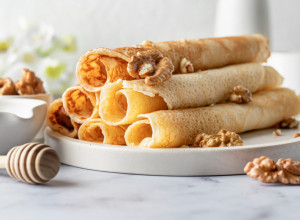 Recept za posne palačinke koji uvek uspeva: Kada ih premažete medom ili džemom, ukus postaje neodoljiv