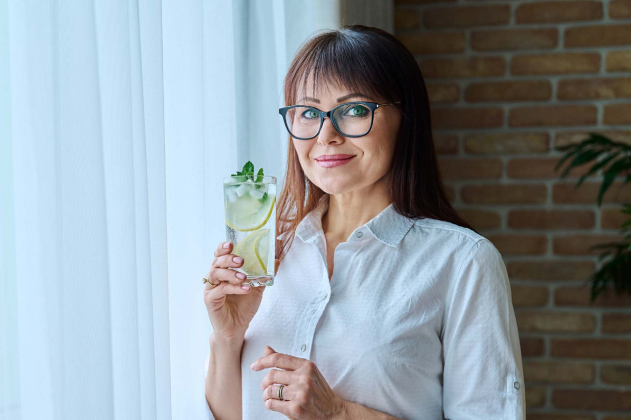 Pila sam VODU sa LIMUNOM svakog jutra nedelju dana: Ovo je REZULTAT koji nisam očekivala