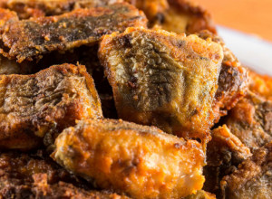 Kako da RIBA bude savršeno ISPRŽENA, a da ne upije ni kap ulja - tajna je u jednom SASTOJKU