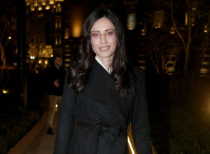 MIRKA VASILJEVIĆ uslikana u kafiću: Golo rame i besan nakit, a evo i od koga se ne odvaja! (FOTO)