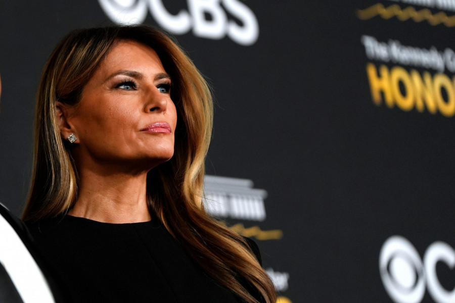 NAJSMELIJE izdanje Melanije Tramp! Crna čipka samo mami poglede, a ona se pravi da ne vidi da je u centru pažnje (FOTO)