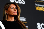 NAJSMELIJE izdanje Melanije Tramp! Crna čipka samo mami poglede, a ona se pravi da ne vidi da je u centru pažnje (FOTO)