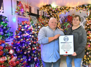 Suzana je sa mužem okitila 621 jelku: U kući im je pravo praznično carstvo, a tek da vidite spavaću sobu (FOTO GALERIJA)