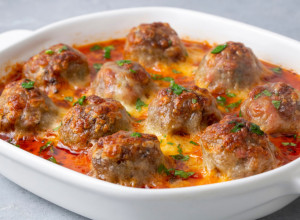 ĆUFTE iz rerne: Preukusno domaće jelo koje se lako sprema, a svi se otimaju za zalogaj više