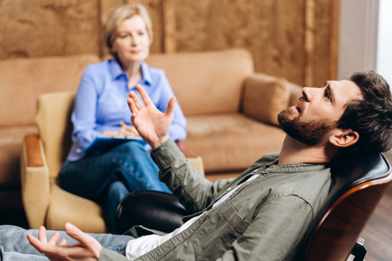 Šta MUŠKARCI najčešće priznaju na psihoterapiji: 5 signala da je VEZA u problemu