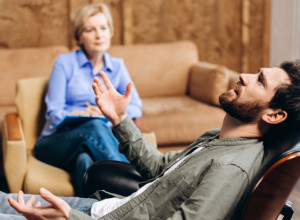 Šta MUŠKARCI najčešće priznaju na psihoterapiji: 5 signala da je VEZA u problemu