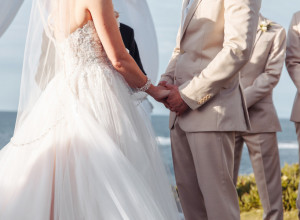 Ova ŽIVOTINJA se pojavila pred oltarom i prekinula mladence u zavetima: Da li je to bio ZNAK?! (VIDEO)