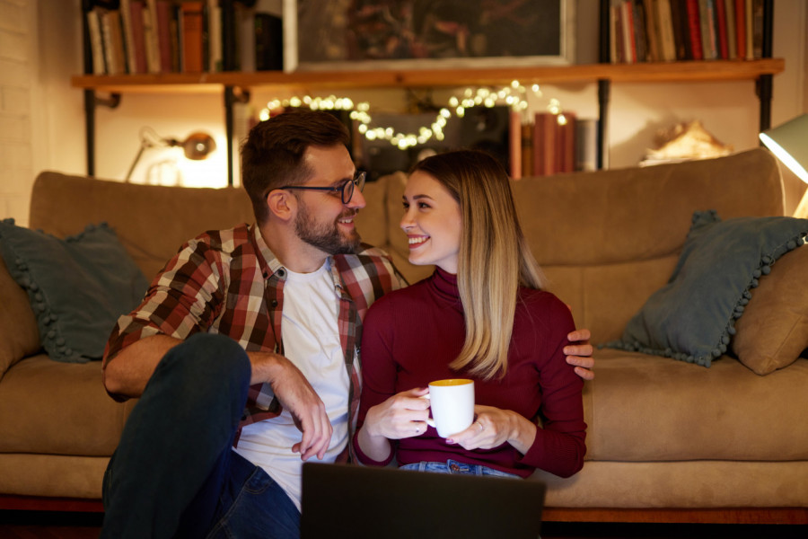 Pratite njen govor tela: 3 znaka koji pokazuju da žena želi intimni odnos sa vama