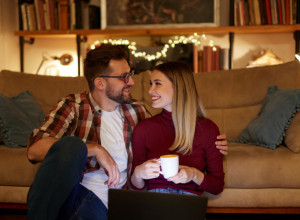 Pratite njen govor tela: 3 znaka koji pokazuju da žena želi intimni odnos sa vama