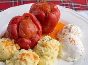 Nećete verovati šta jedna srpska baka stavlja u punjene paprike - ovaj RECEPT morate probati