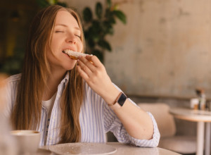 Srbi je tamane, a ovo je NAJNEZDRAVIJA NAMIRNICA - stručnjaci upozoravaju da je treba zaobilaziti u širokom luku!