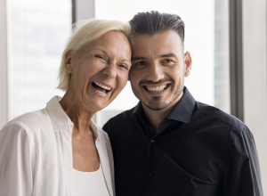 Sve je počelo kao zabava: Ona je 30 GODINA STARIJA od mene i razmazila me je poklonima, a onda sam saznao pravu istinu!